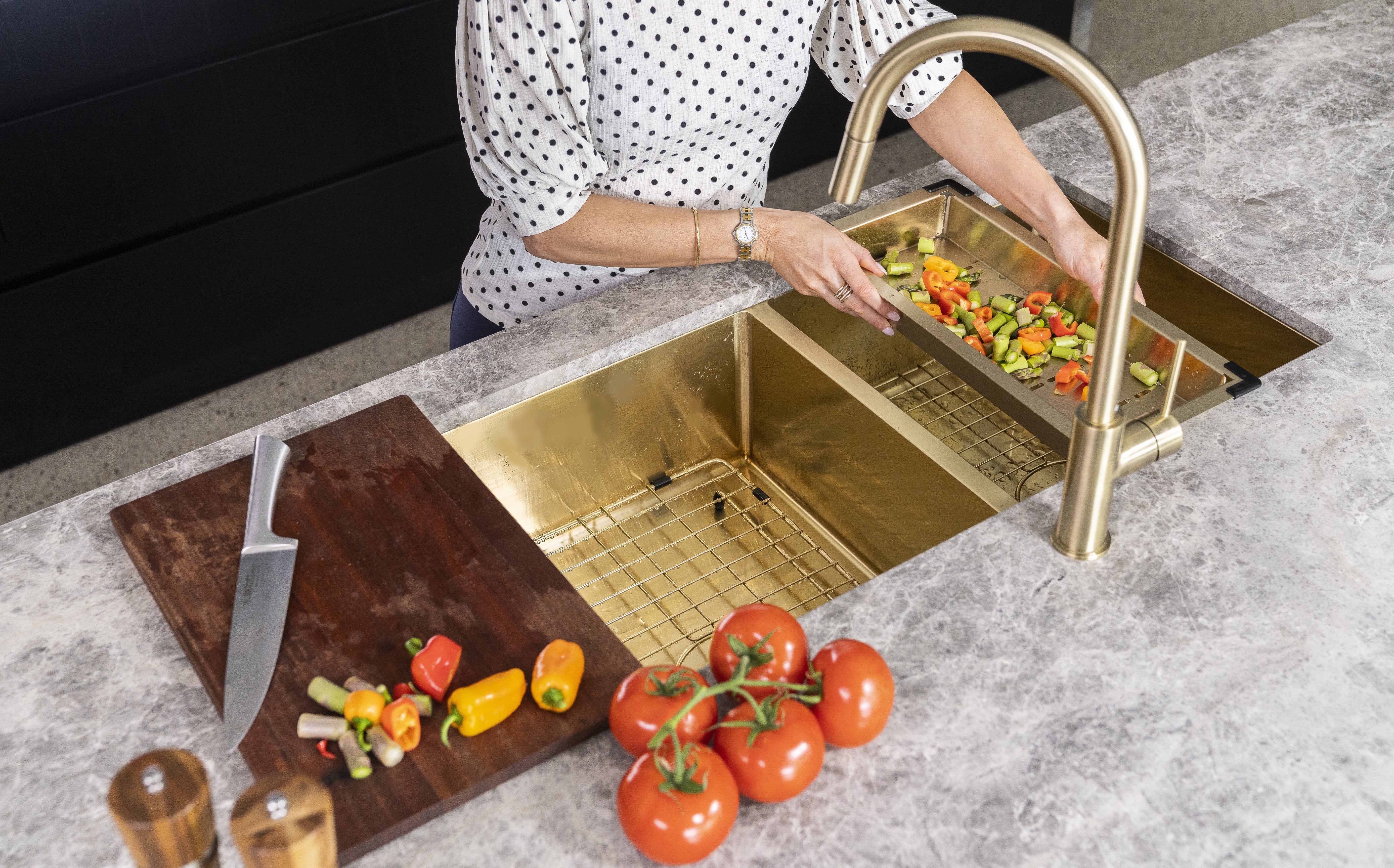Lavello Kitchen Sink Colander - Brushed Bronze Gold - Image 4
