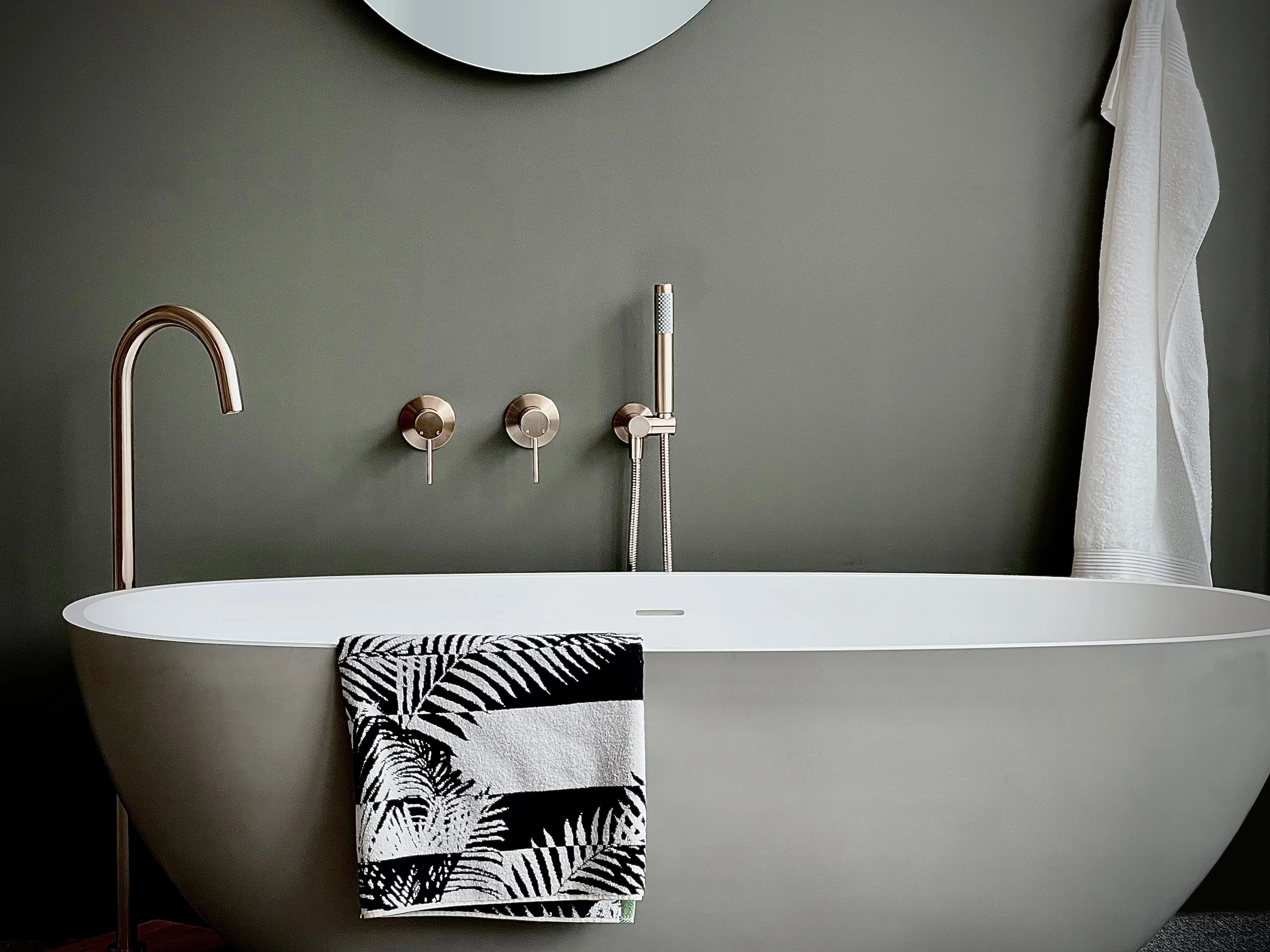 Round Freestanding Bath Spout - Champagne - Image 6
