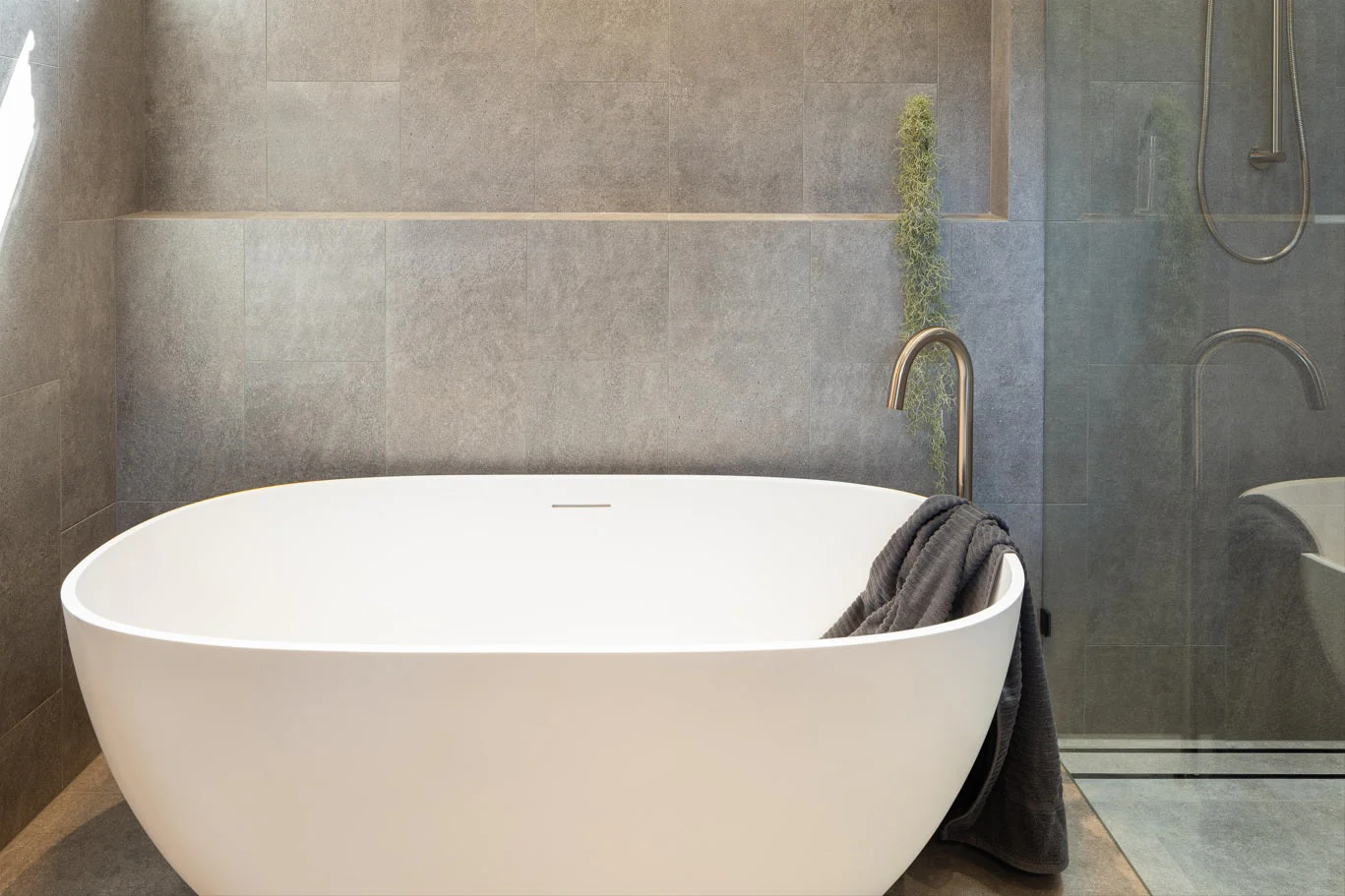 Round Freestanding Bath Spout - Champagne - Image 7