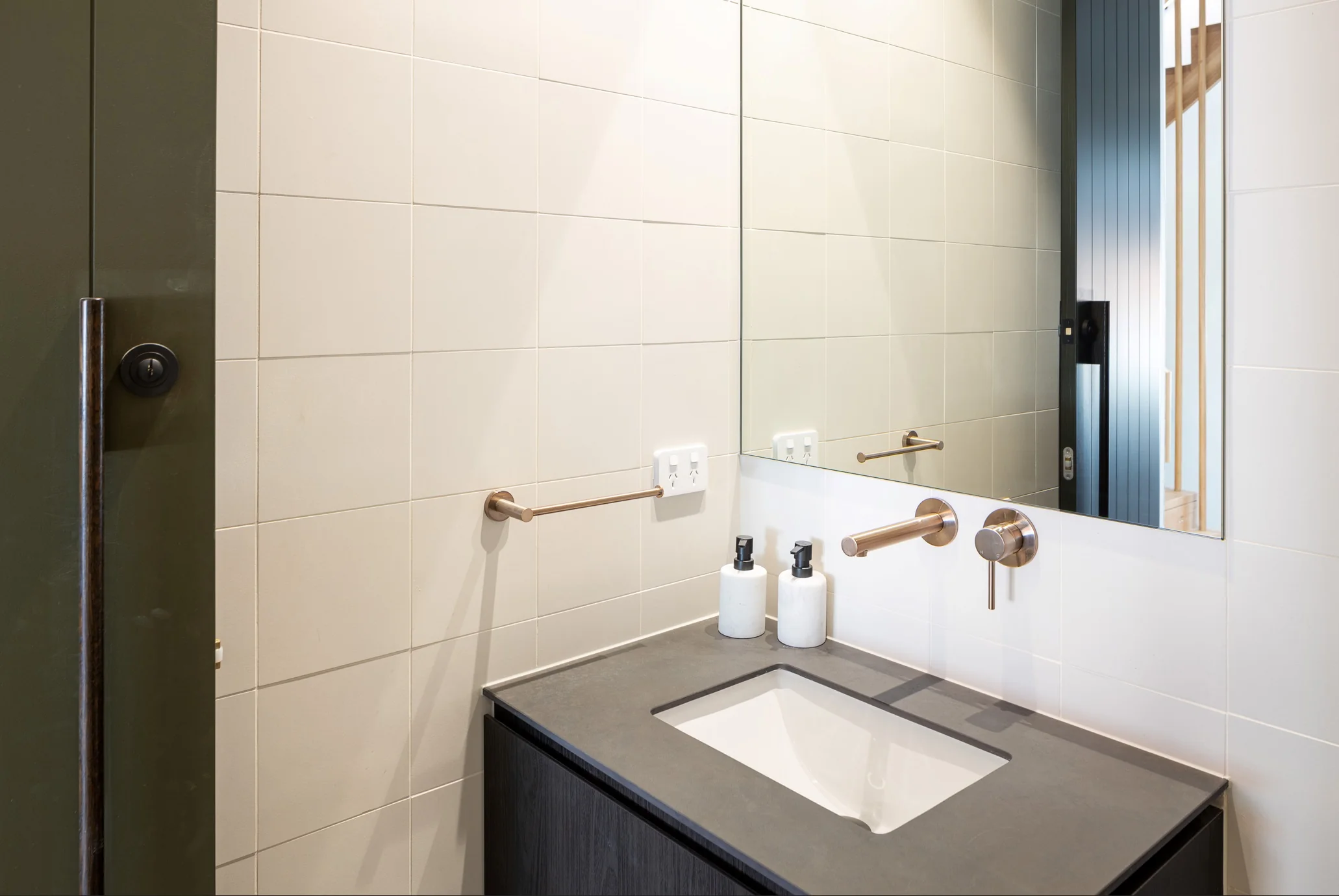 Round Guest Towel Rail - Champagne - Image 5