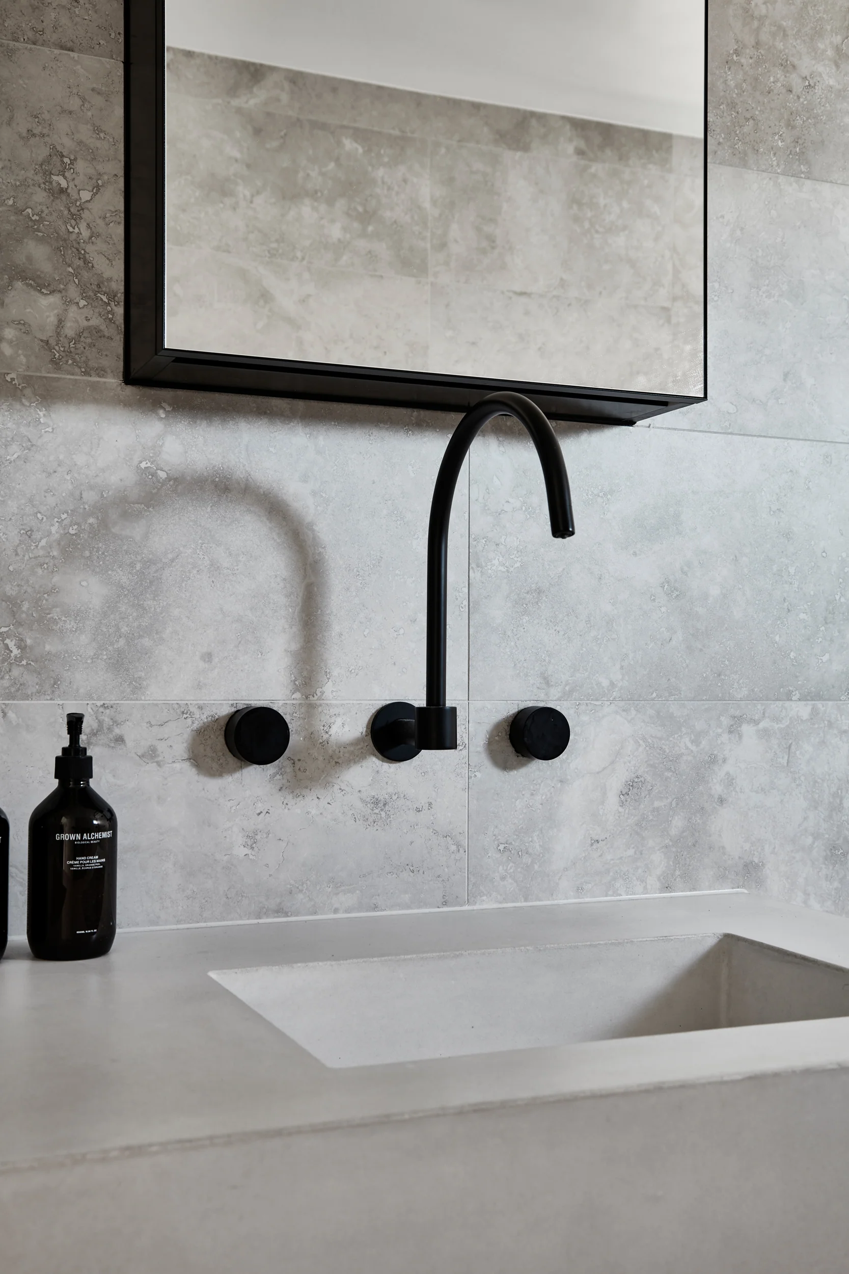 Round High-Rise Swivel Wall Spout - Matte Black - Image 8