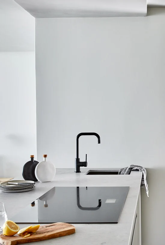 Round Kitchen Mixer Tap - Matte Black - Image 4