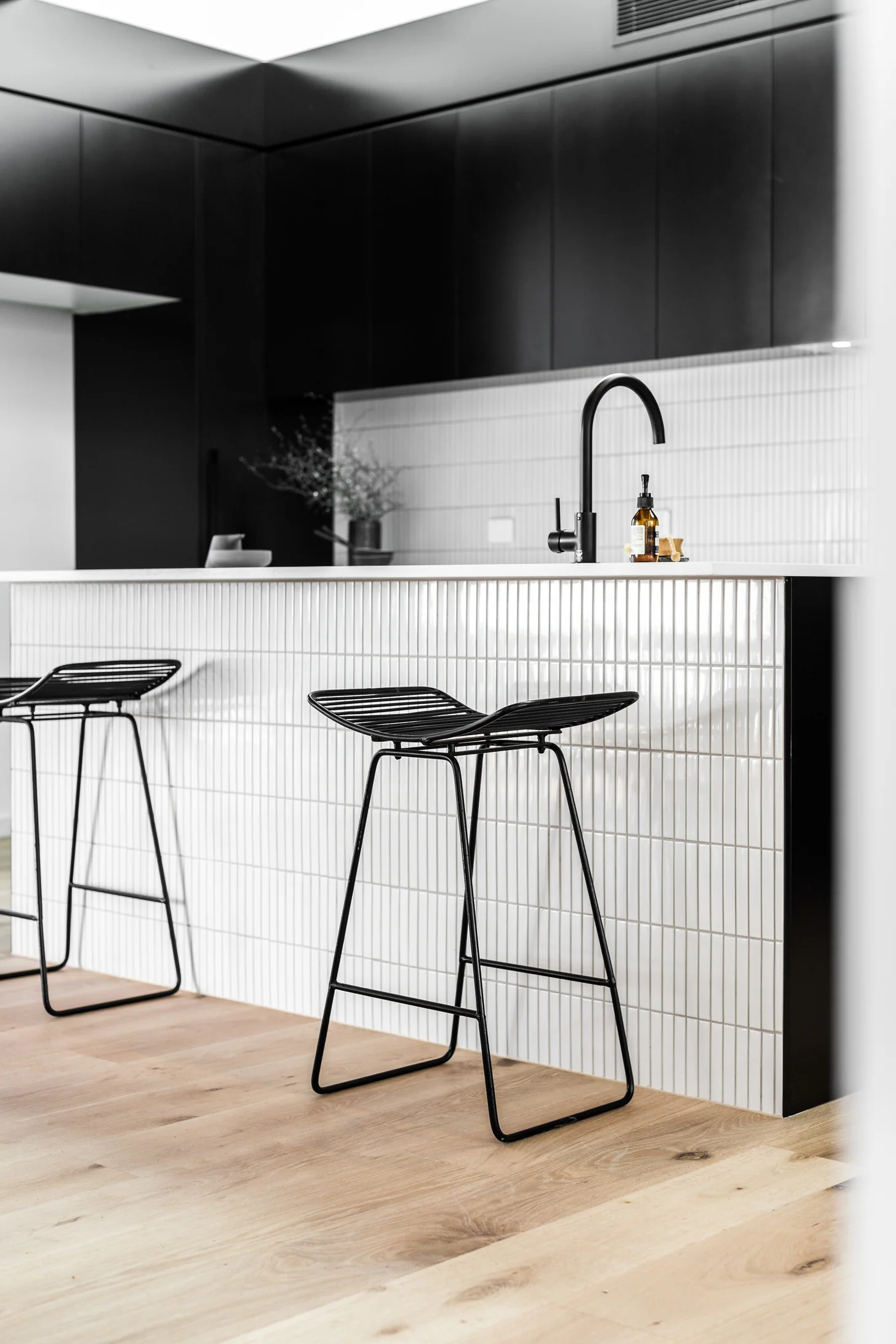 Round Gooseneck Kitchen Mixer Tap - Matte Black - Image 6
