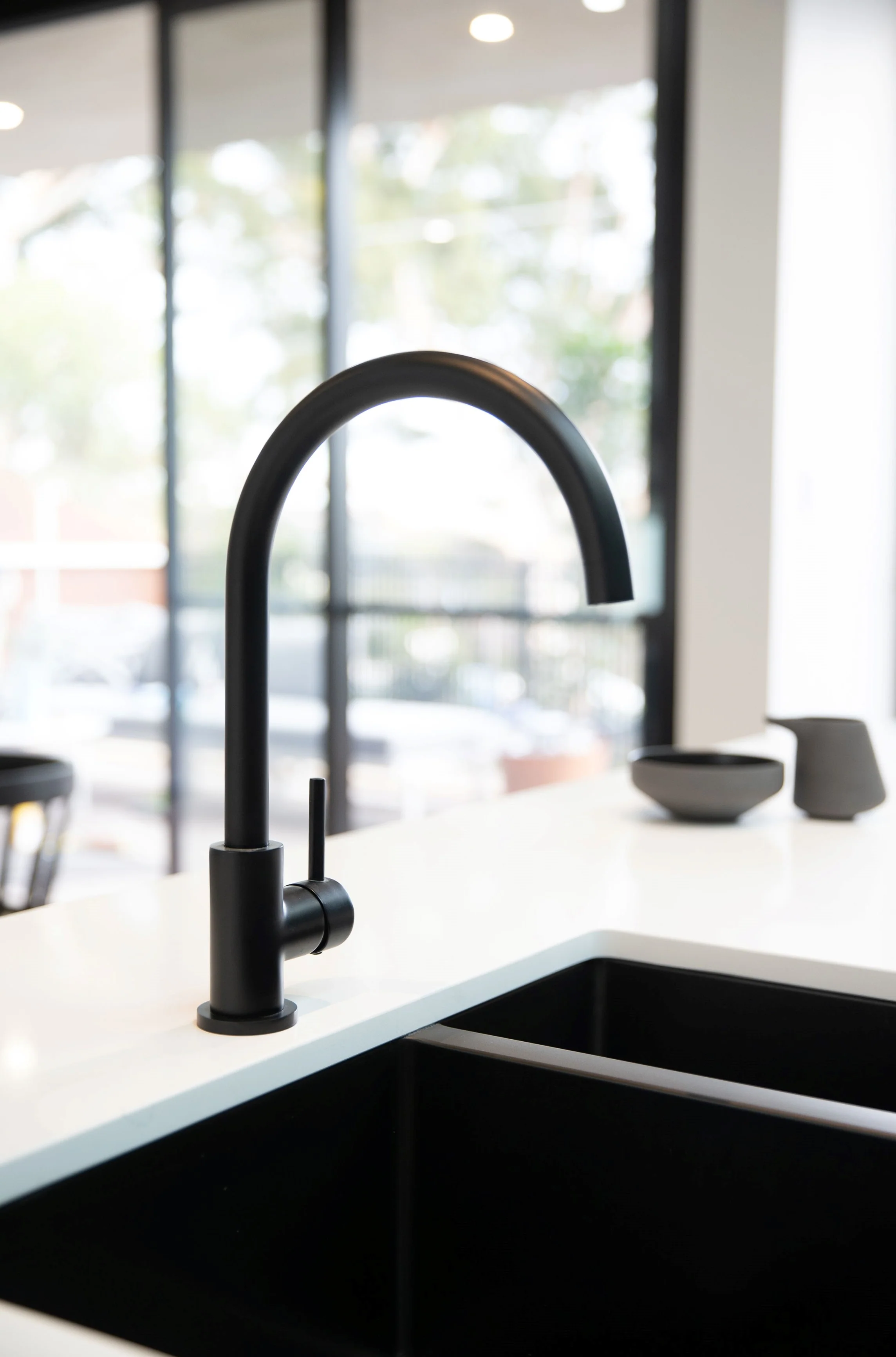 Round Gooseneck Kitchen Mixer Tap - Matte Black - Image 8