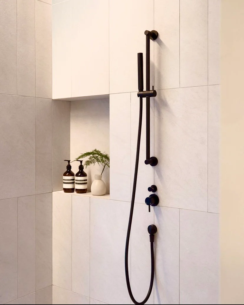 Round Hand Shower on Rail Column - Matte Black - Image 3