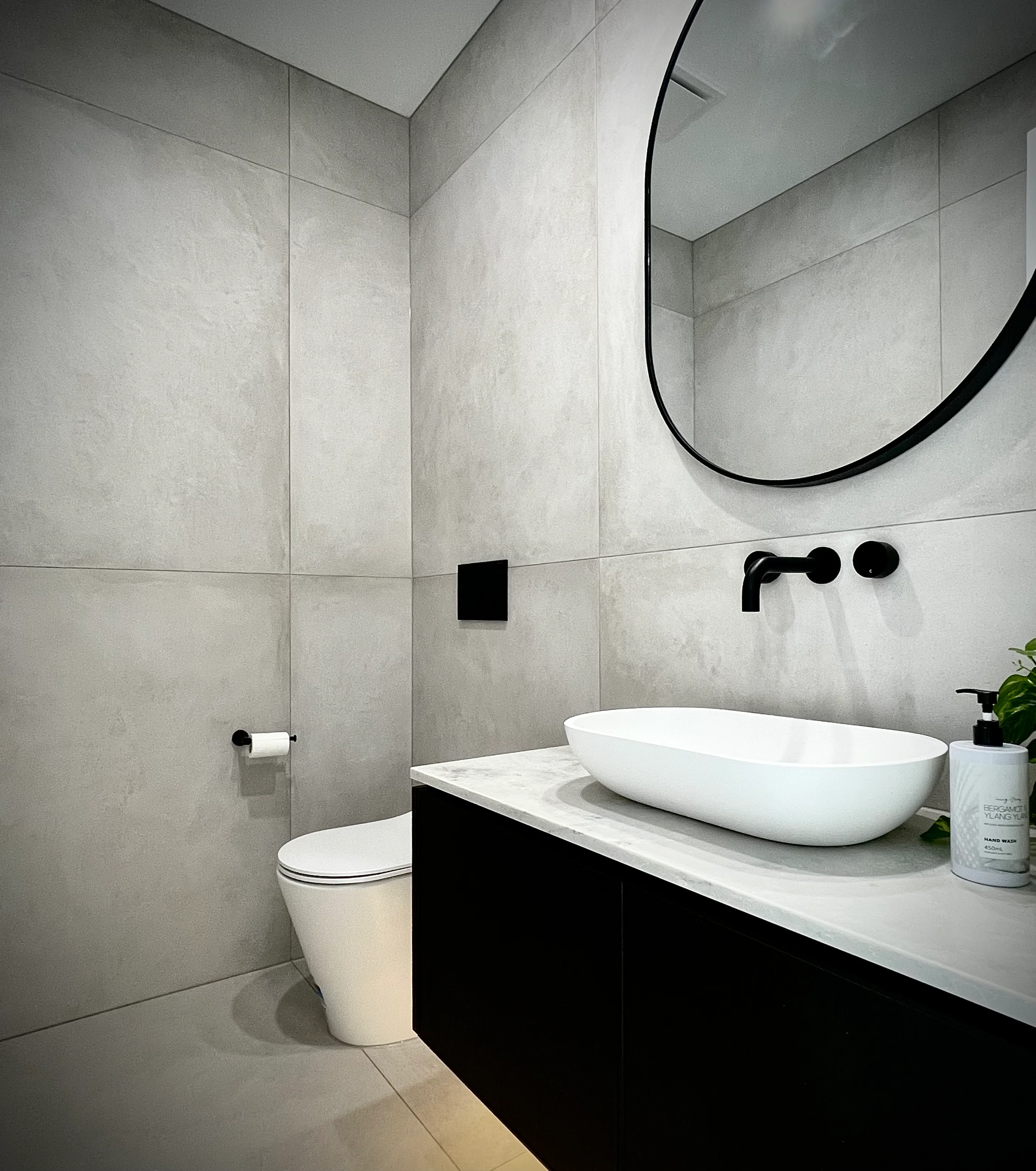 Round Toilet Roll Holder - Matte Black - Image 4